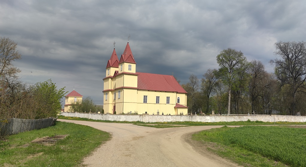 Фото автора. Древний деревянный костел