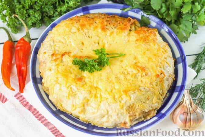 лаваш, фарш мясной, лук репчатый, сыр твёрдый, перец чили, перец сладкий, кетчуп, сметана, яйца, масло растительное, соль, перец