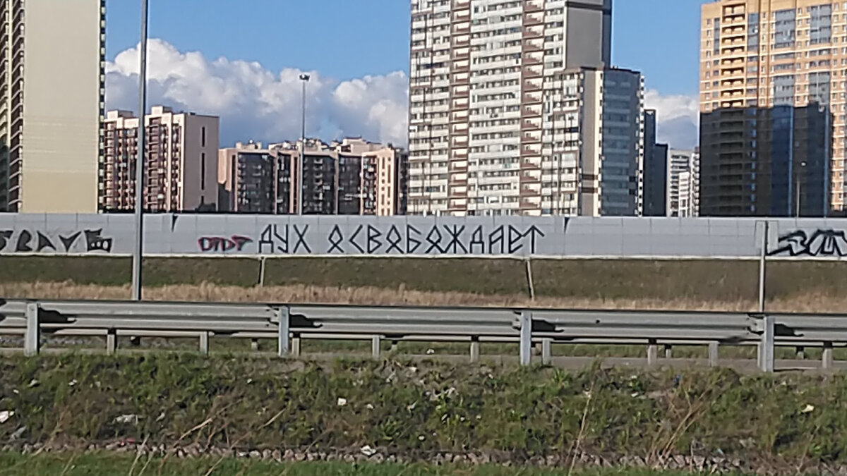 Фото сделано с улицы Верхняя в одну из довольно длинных прогулок...