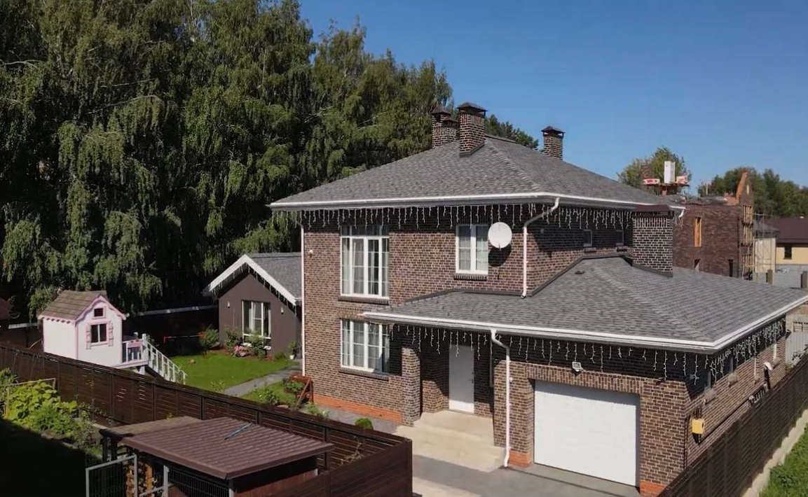 Мы не только возводим дома, согласовываем и оформляем документы, подбираем ипотеку с выгодной ставкой, а также помогаем выбрать участок и полностью его обустроить