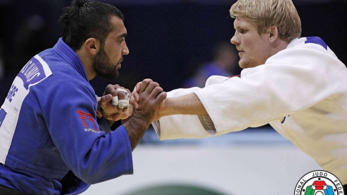     Восьмерым россиянам было отказано в участии в предстоящем Чемпионате мира по дзюдо после того, как Международная федерация дзюдо (IJF) провела проверку содержания их переписки в соцсетях.