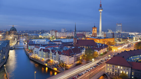    В Берлине ввели временный запрет на использование флагов России и Украины Иван Обухов