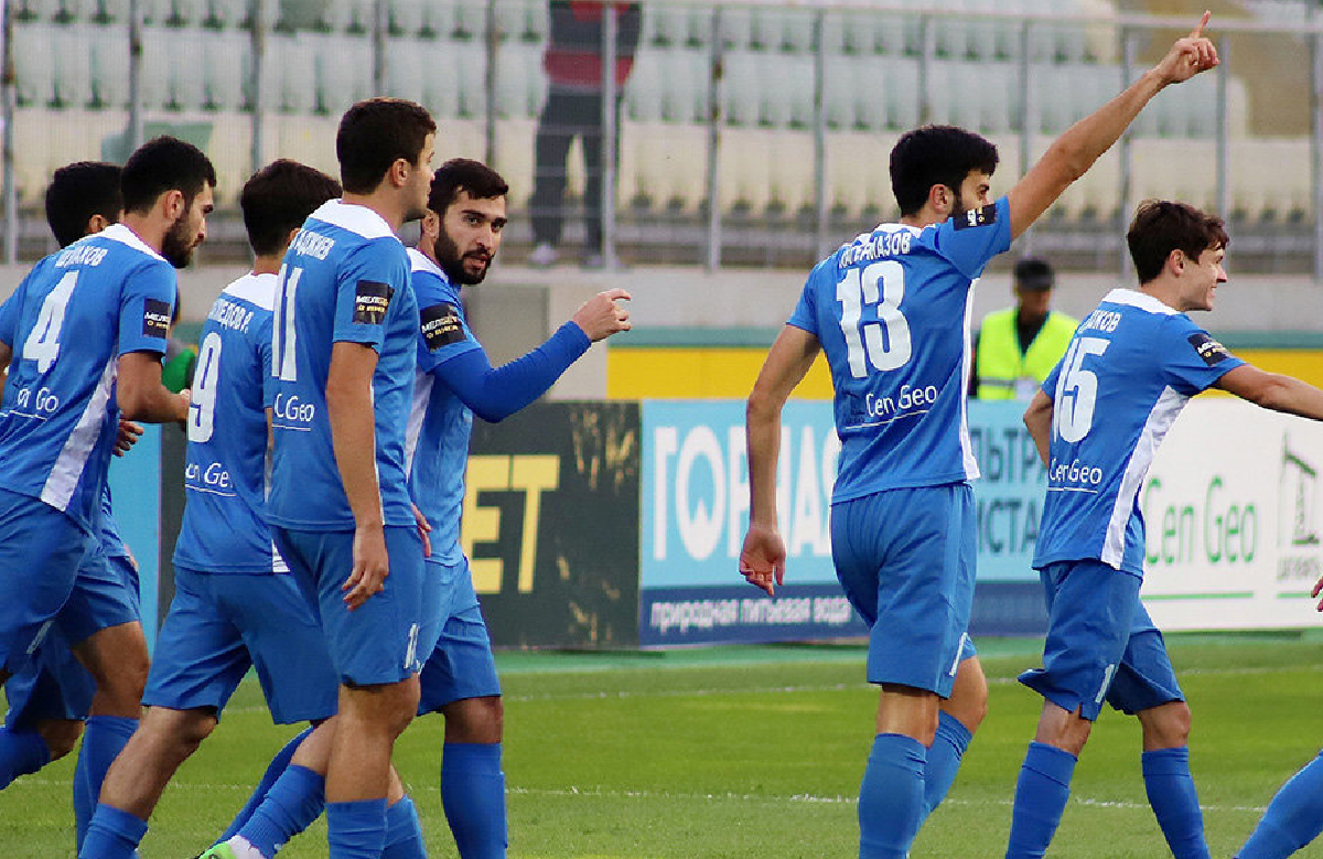 Фк динамо махачкала. Динамо махачкала фнл. Махачкала какой счет. Динамо махачкала в рпл. Махачкала какой счет.