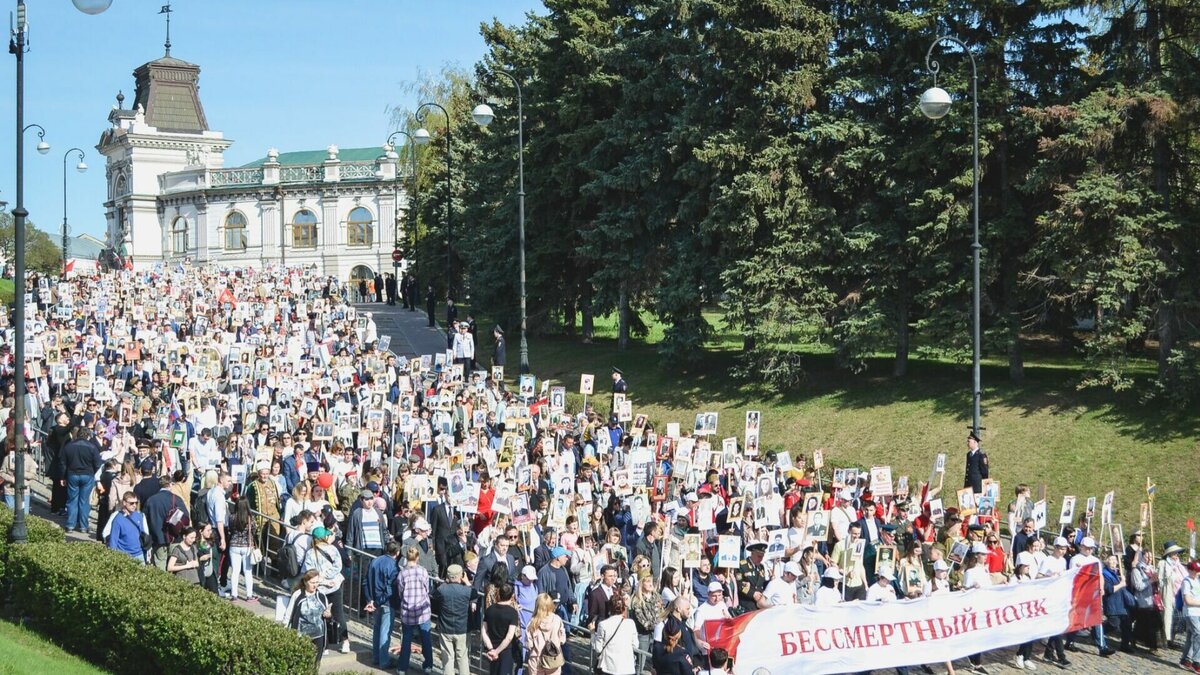     Глава Татарстана Рустам Минниханов принял участие в дистанционном формате акции «Бессмертный полк». К тому же он призвал и местных жителей республики.