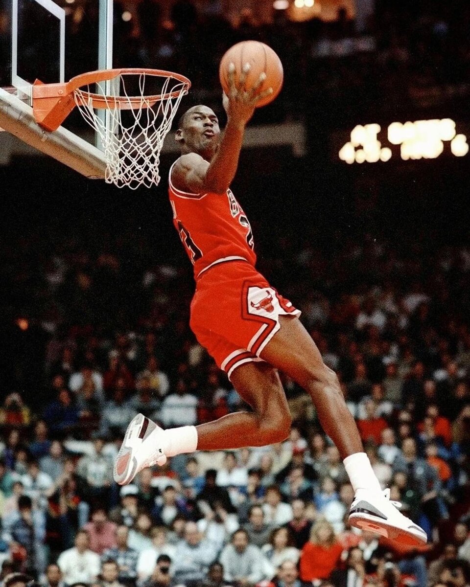 По меркам баскетбола Майкл Джордан имеет рост, что называется – ниже среднего, всего 198 сантиметров.  📷
