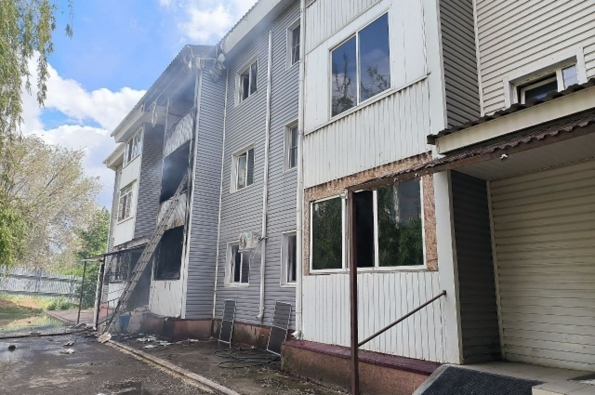    Две квартиры выгорели в трехэтажном доме в райцентре под Волгоградом