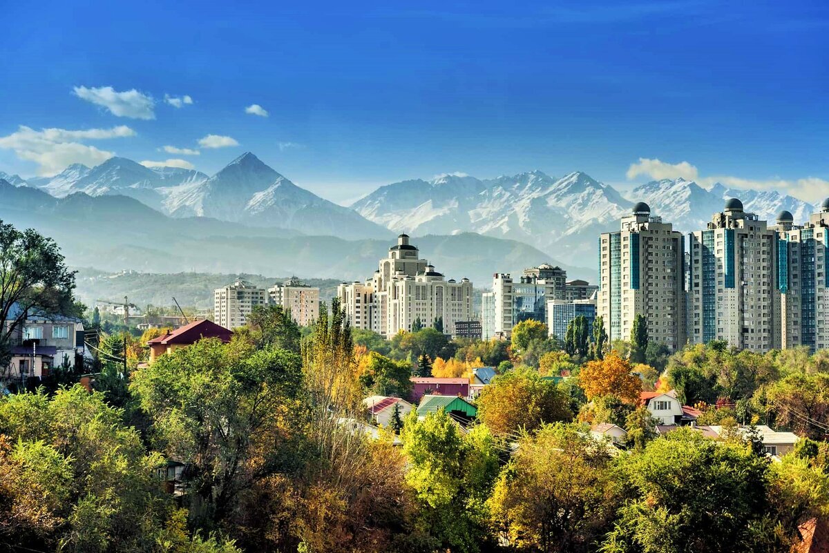 Город Алма-Ата / теперь Алматы. Здесь и дальще в статье используются изображения из открытых источников.