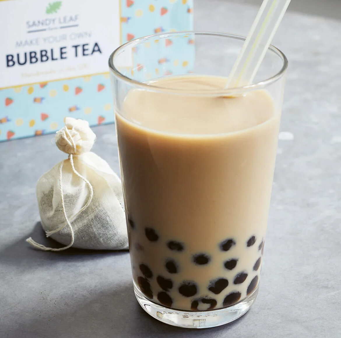 Коктейль с тапиокой. Тапиока bubble tea. Бамбл теа. Тапиока bubble tea. Бамбл теа.