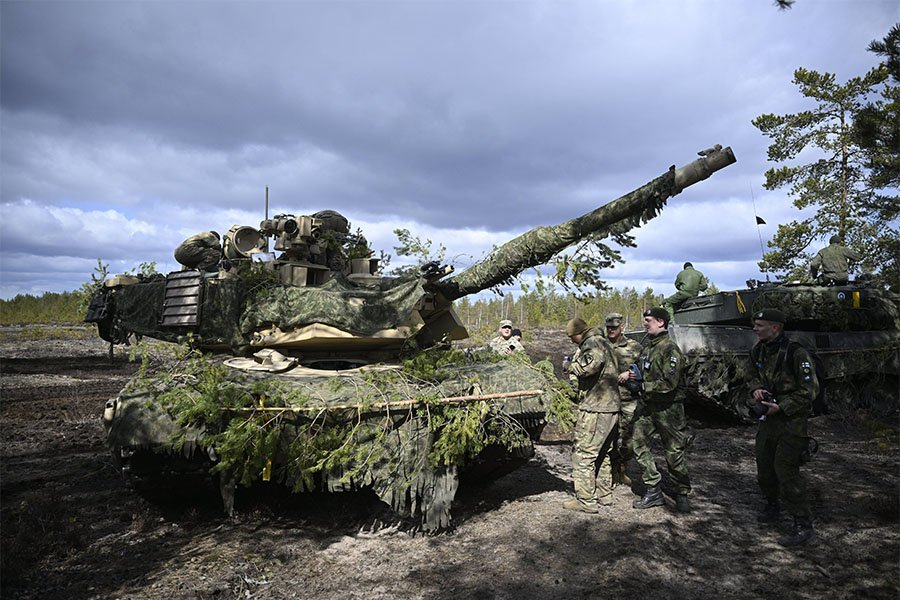 Американский танк M1 Abrams во время военных учений - Фото: IMAGO/Lehtikuva/ТАСС