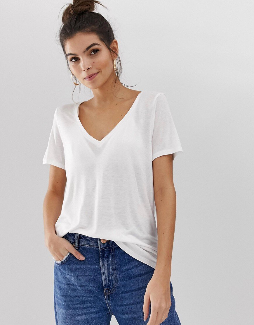 Футболка с вырезом v женская. Футболка v-Neck ASOS. Белая футболка Асос. Футболка с v образным вырезом. Футболка с v образным вырезом женская.