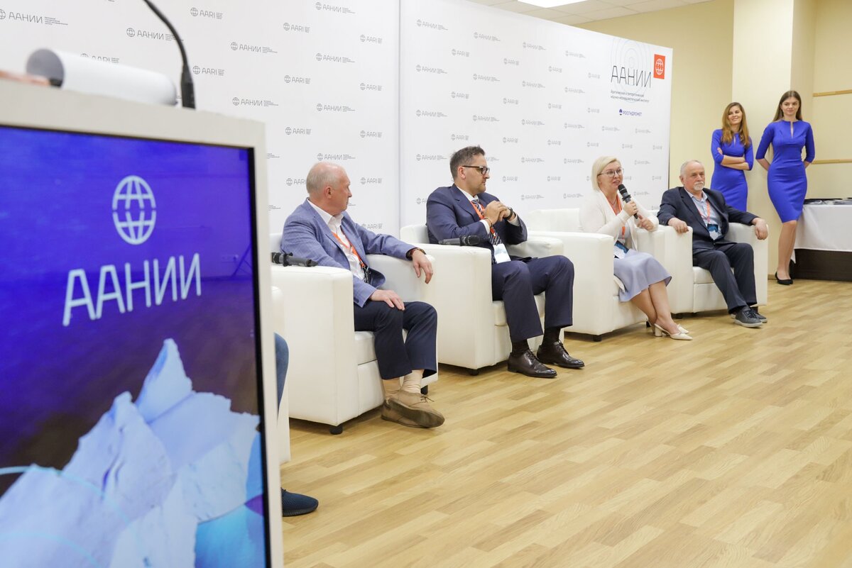  📷 📷 📷 📷 📷 📷 📷 📷 📷    Открытие выставки "РГ" и конференции POLAR 2023 в Арктическом и Антарктическом НИИ