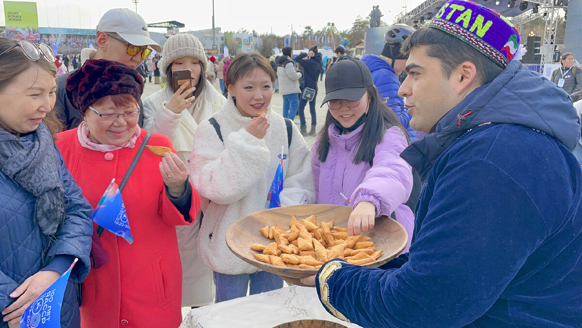 Рассказываю про таджикскую выпечку орзук и угощаю