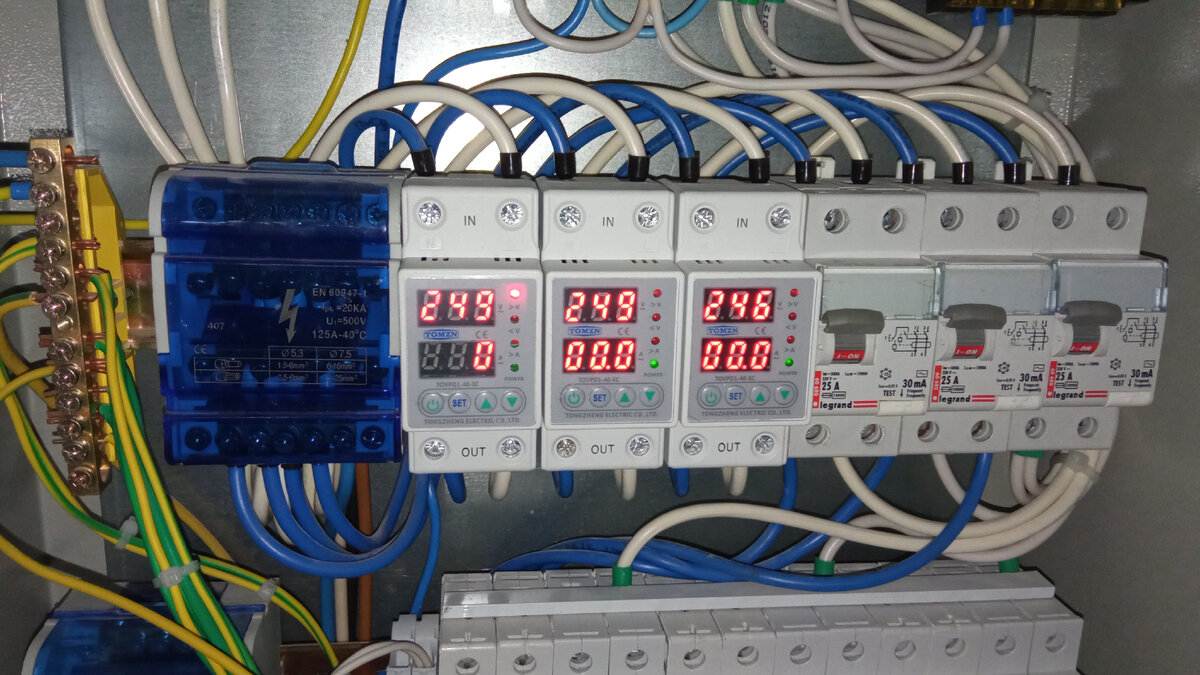 Напряжение в доме, май 2023, ночью.