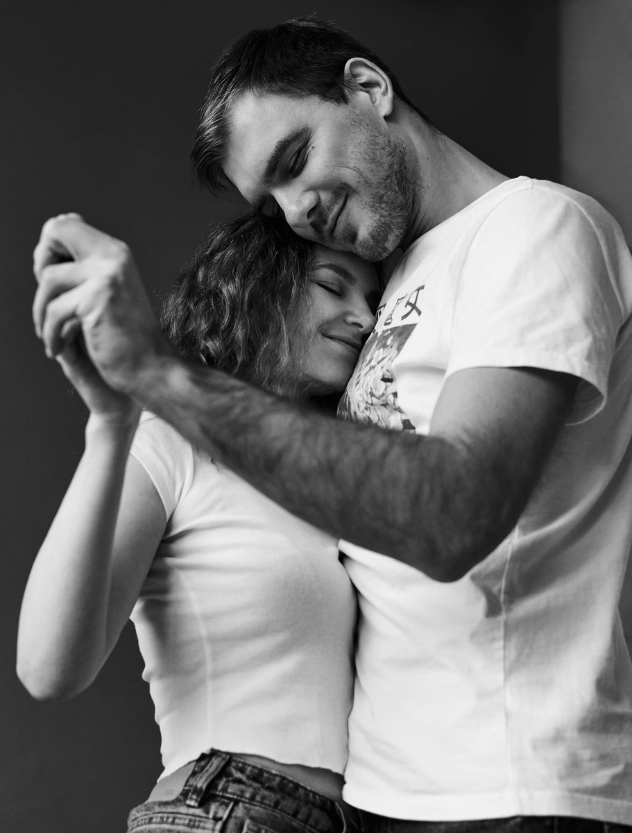 Держит как запасного.