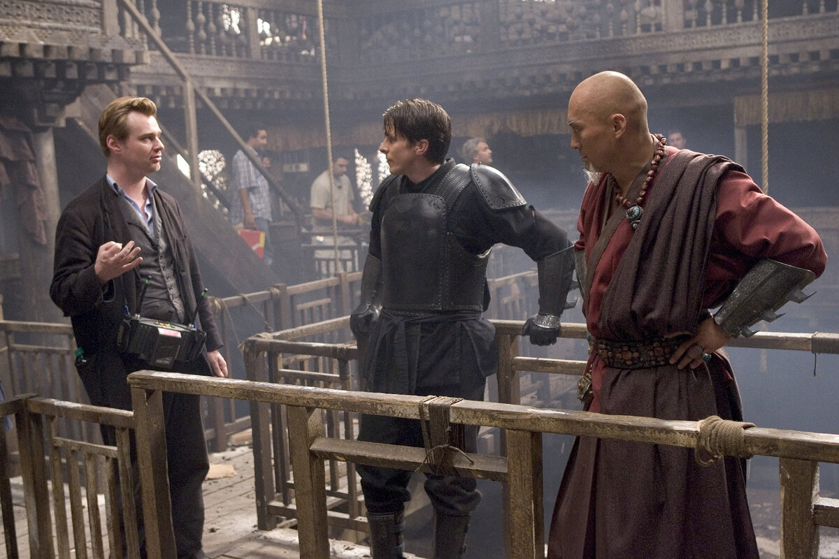 Кристофер Нолан и Кристиан Бейл на съемочной площадке фильма "Бэтмен. Начало"