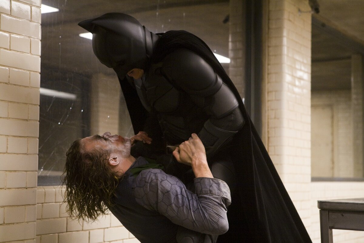 харви дент двуликий темный рыцарь. бэтмен фильм 2008. бэтмен фильм 2008. бэтмен 2022 джокер барри кеоган. бэтмен хит.