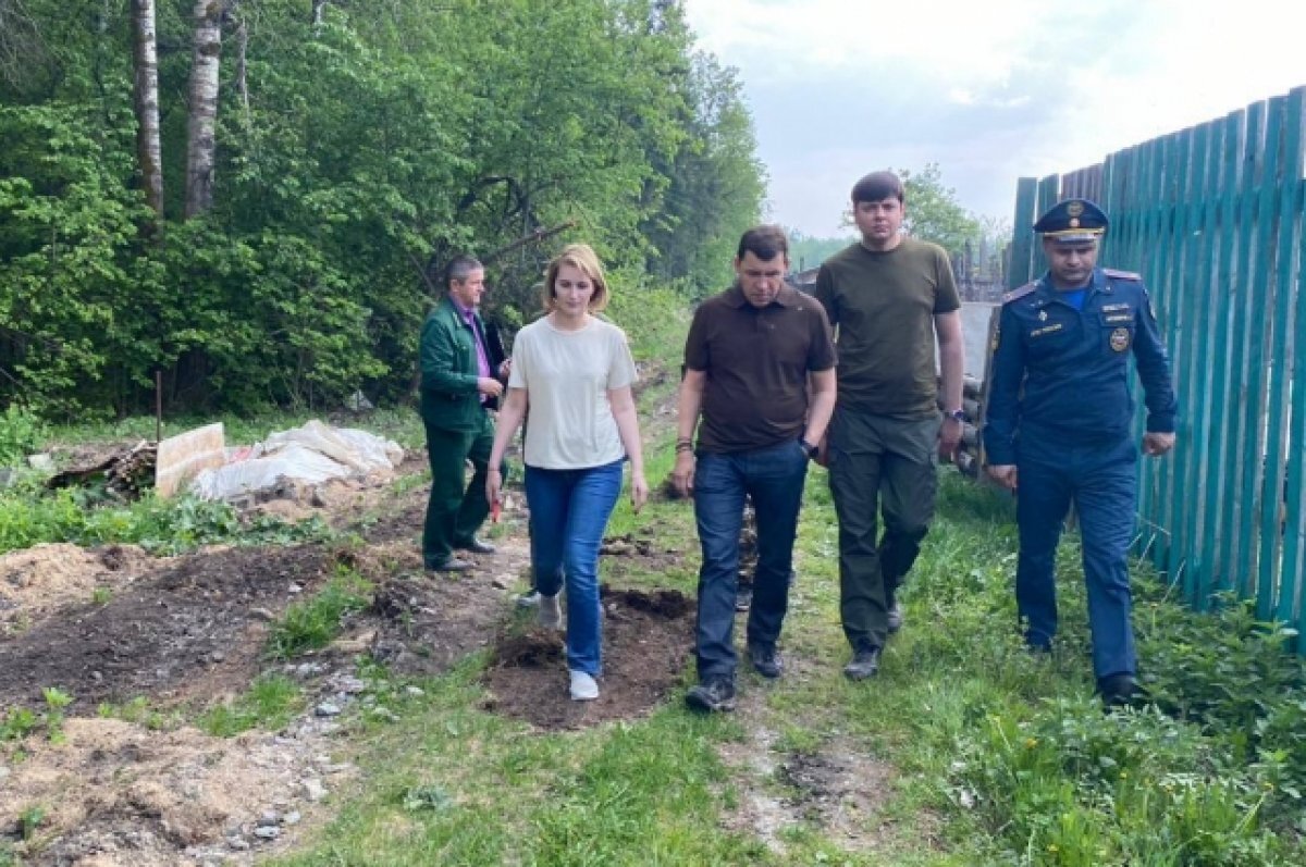    Куйвашев распорядился поощрять волонтеров за помощь в тушении пожаров