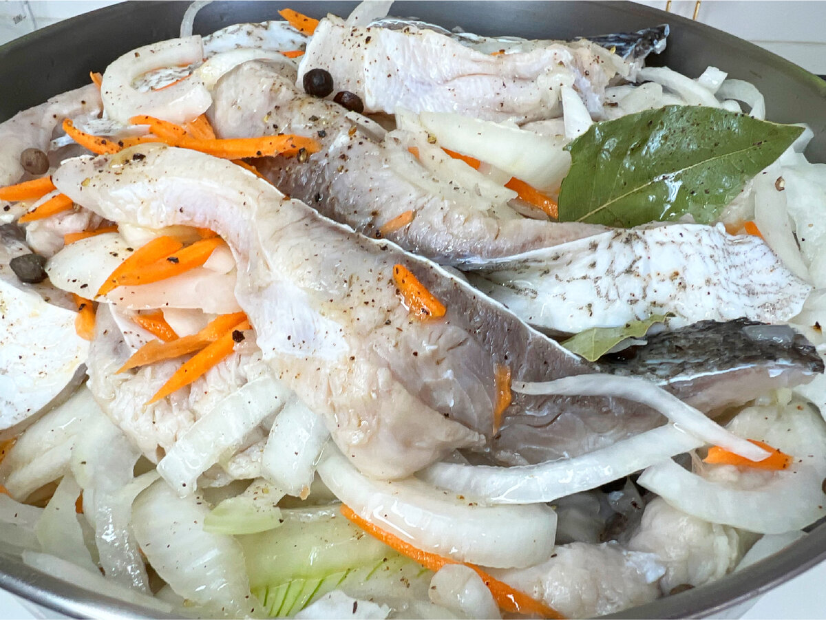 быстрый рецепт рыбы под маринадом с морковью и луком | Дзен