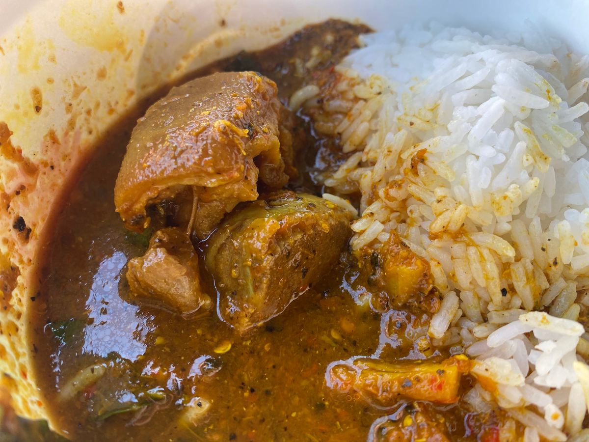 Обожаю такую тушеную свинину есть в Тае, она выварена прям до коллагена) 