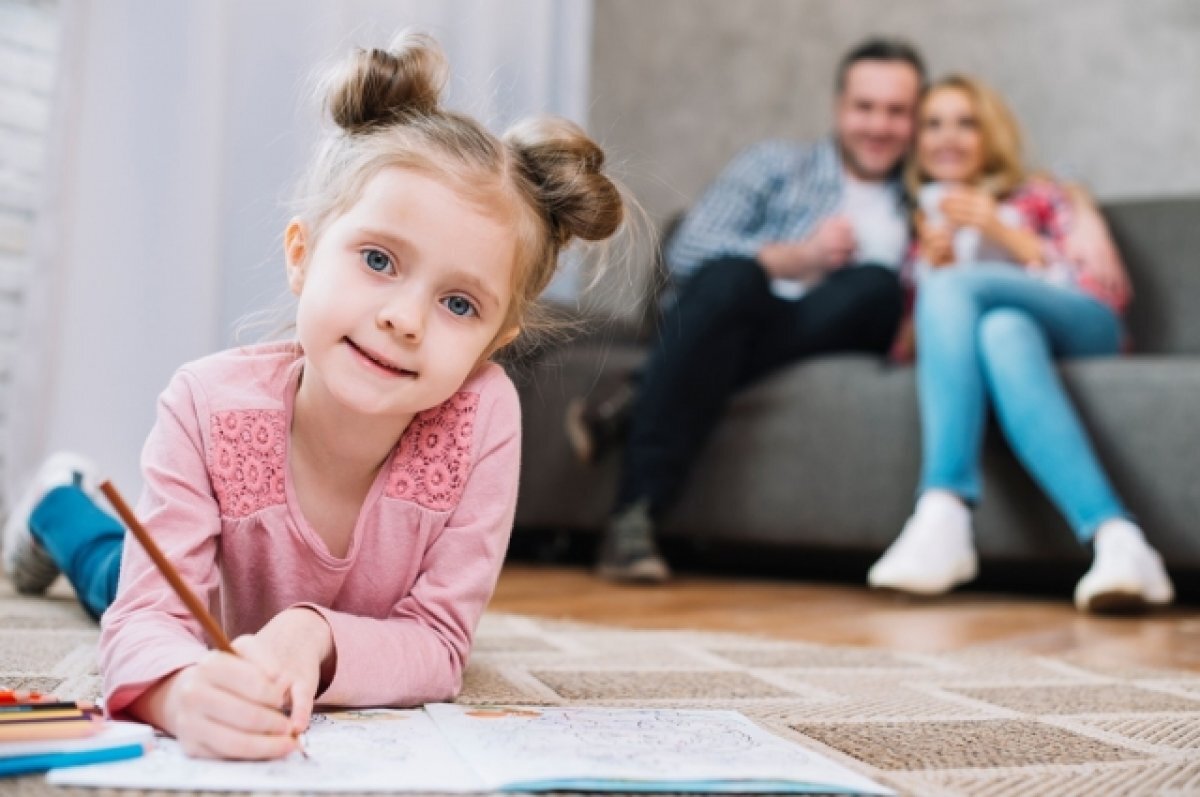    После минимальных трат у семьи остается 77 тысяч рублей.