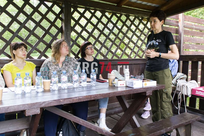 Гостей Таганая, говорят работники нацпарка, порой возмущают установленные на маршрутах лестницы, настилы. Но всё это необходимо для безопасности, как самих посетителей, так и природы