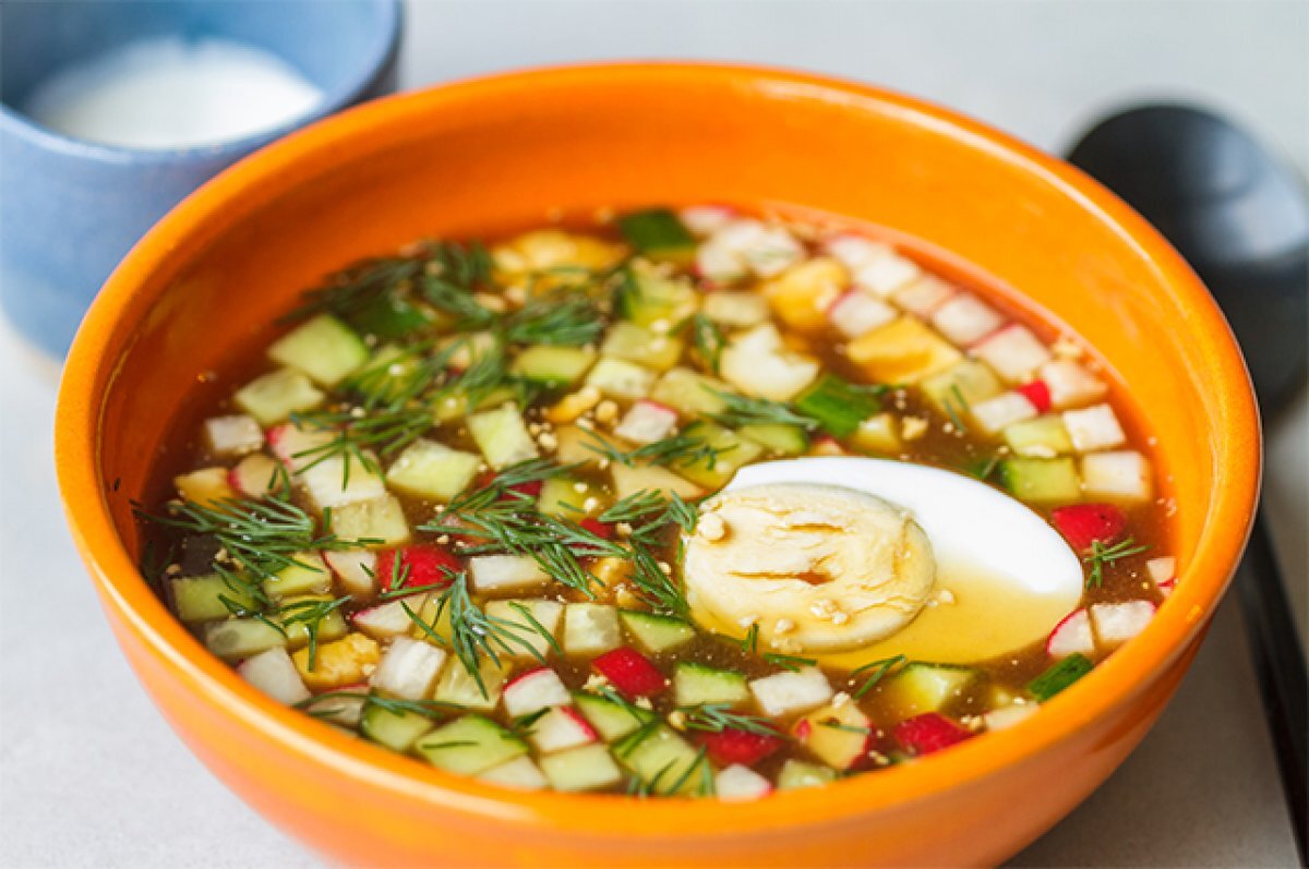    Лето, прохлада, польза. Какую зелень и какое мясо нужно добавлять в окрошку