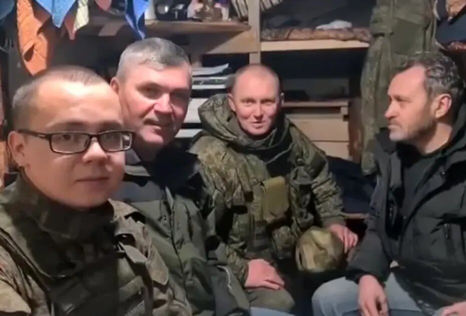 Александр Шерин среди сослуживцев