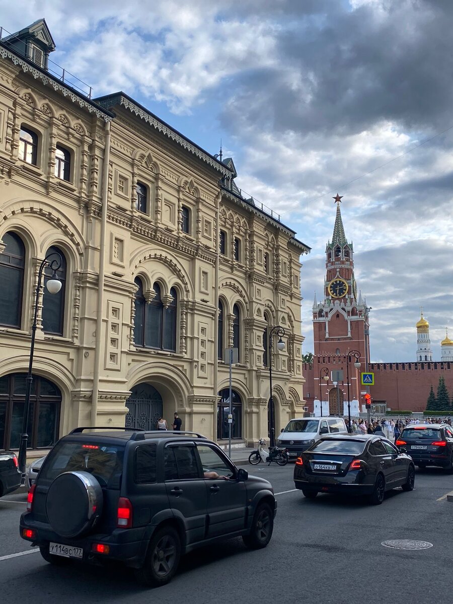 Дочка ездила в Москву гулять, вот такую фоточку прислала