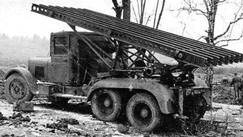 Установка БМ-13 на шасси грузовика ЗИС-6. Фото из открытых источников
