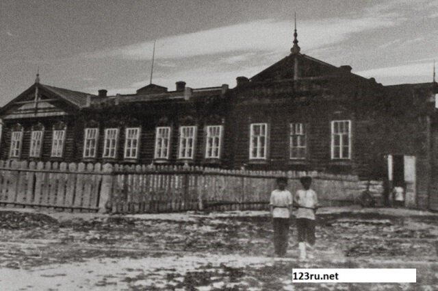 Сгоревшая школа в Эльбарусово.