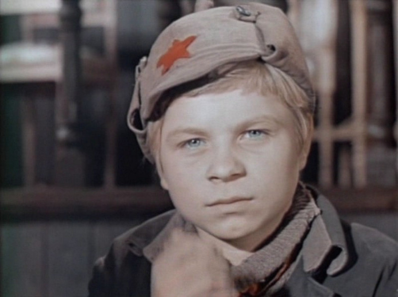 В летние каникулы кинематографисты всегда старались порадовать школьников новыми фильмами. Но так было давно, еще в советское время. Сейчас всем на это наплевать.-6