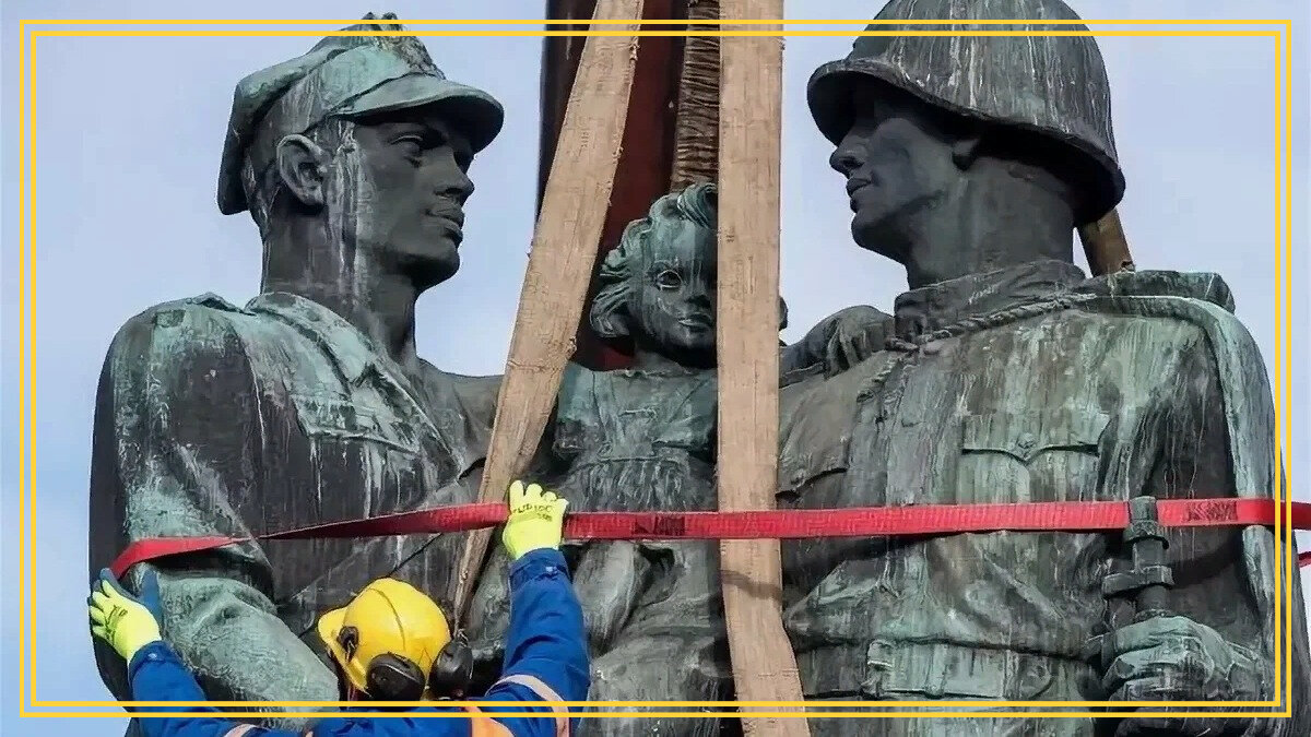 Снос памятников войнам Красной Армии в Польше. Яндекс картинки