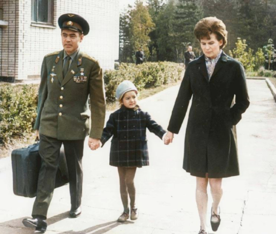 Единственная дочь первой в мире женщины-космонавта : как сложилась её жизнь, и почему о ней ходили странные слухи
