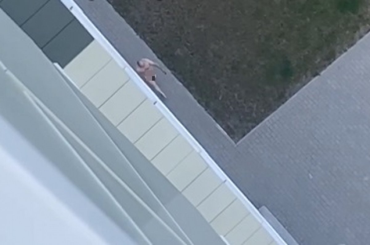    В Твери по территории у многоквартирного дома бегал голый мужчина (18+)