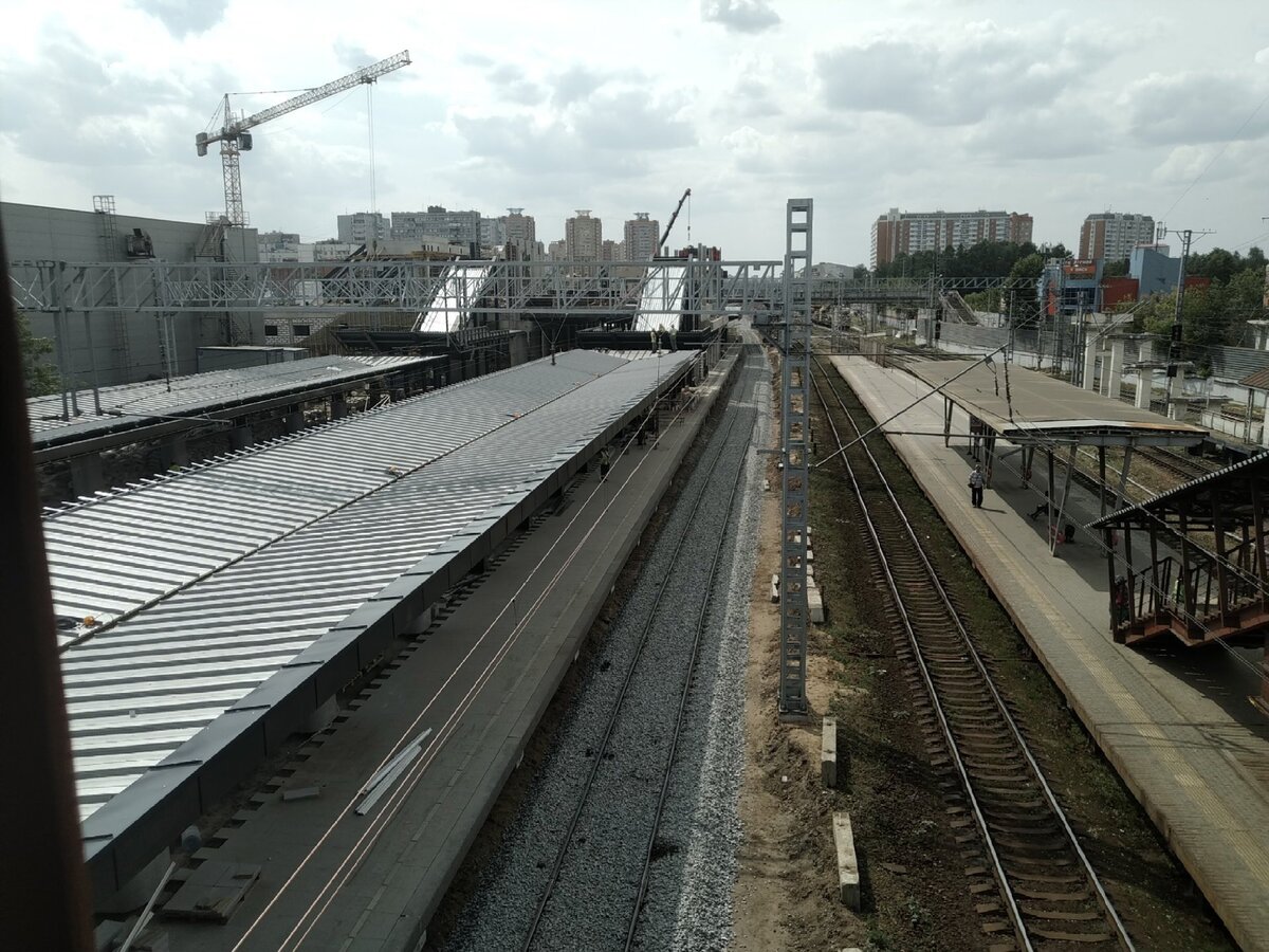 Электричка апрелевка киевская. Апрелевка поезд. Станции с одной платформой горьковского направления. Апрелевка жд станция. Железнодорожный вокзал в апрелевке.