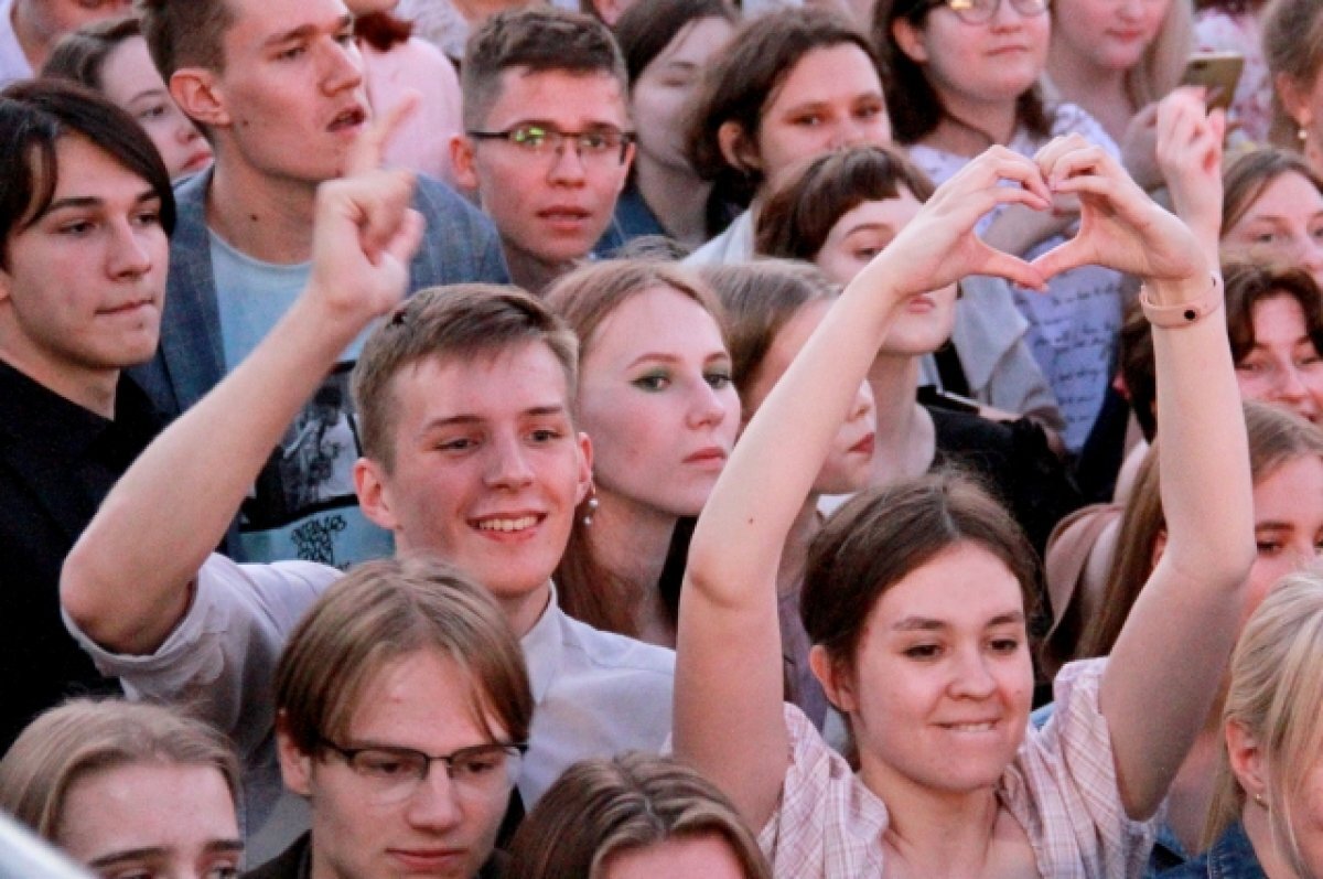    Для саратовских выпускников 2023 года отменили праздник «Роза ветров»