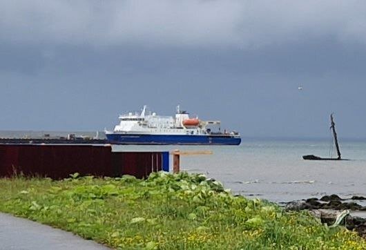 Теплоход "Адмирал Невельской" у пирса на Кунашире