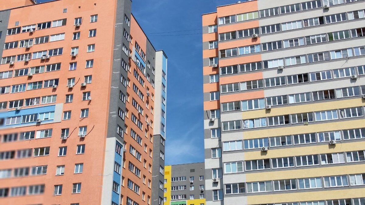     Жители нижегородского ЖК «Красная поляна» не первый год жалуются на неприятный канализационный запах. Из-за этого они даже обращались в приемную президента РФ Владимира Путина. Однако это не единственная проблема жителей данного комплекса. Подробнее — в материале NewsNN.
