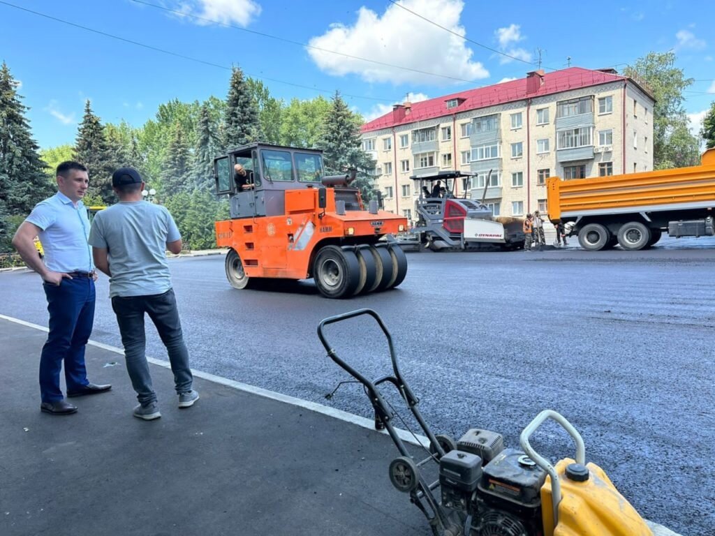 Новый глава Фокинского района Брянска проинспектировал капремонт улицы  Красных Партизан | Брянская губерния | Дзен