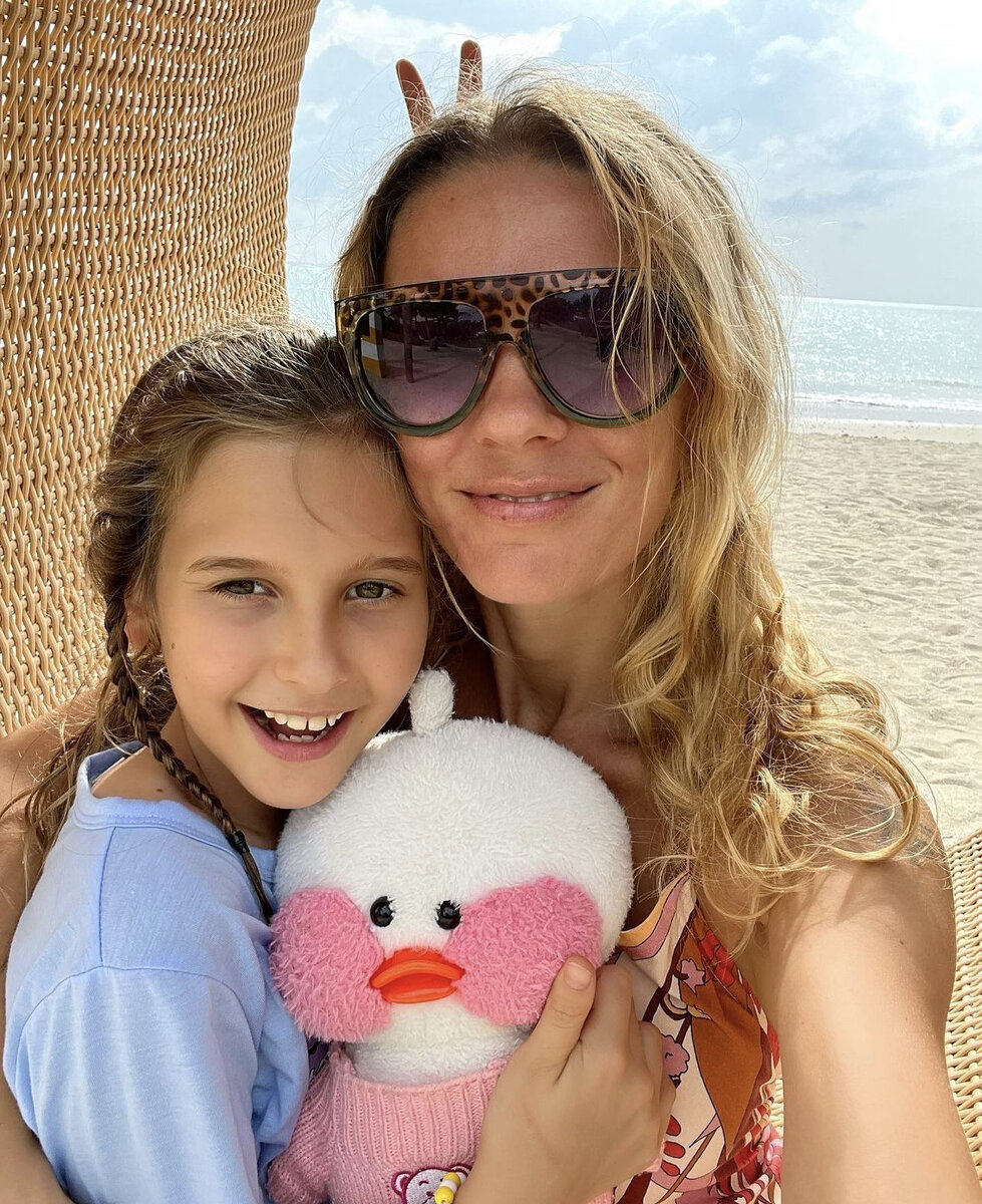 Хочется быть веселой мамой, которой ставят "рожки", а не "иди быстро учиться" и вот это все....