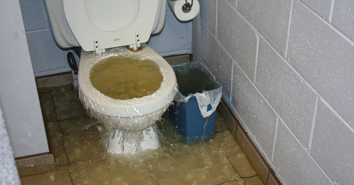    Квартиру жителей Югры затопило фекалиями, им выплатили больше миллиона рублей