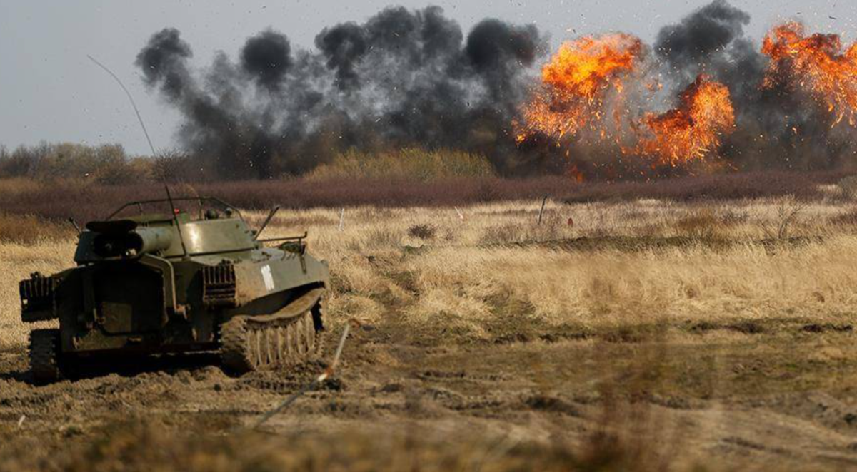 В такие моменты установка дистанционного разминирования УР-77, она же "Змей Горыныч" и впрямь напоминает персонажа русских былин. Фото МО РФ