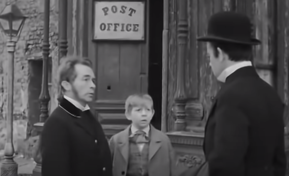 Конан дойль собака баскервилей. Инспектор прикончивший собаку баскервилей 8 букв сканворд. Инспектор прикончивший собаку баскервилей 8 букв сканворд. Артур конан дойл собака баскервилей иллюстрации. Следы собаки баскервилей.