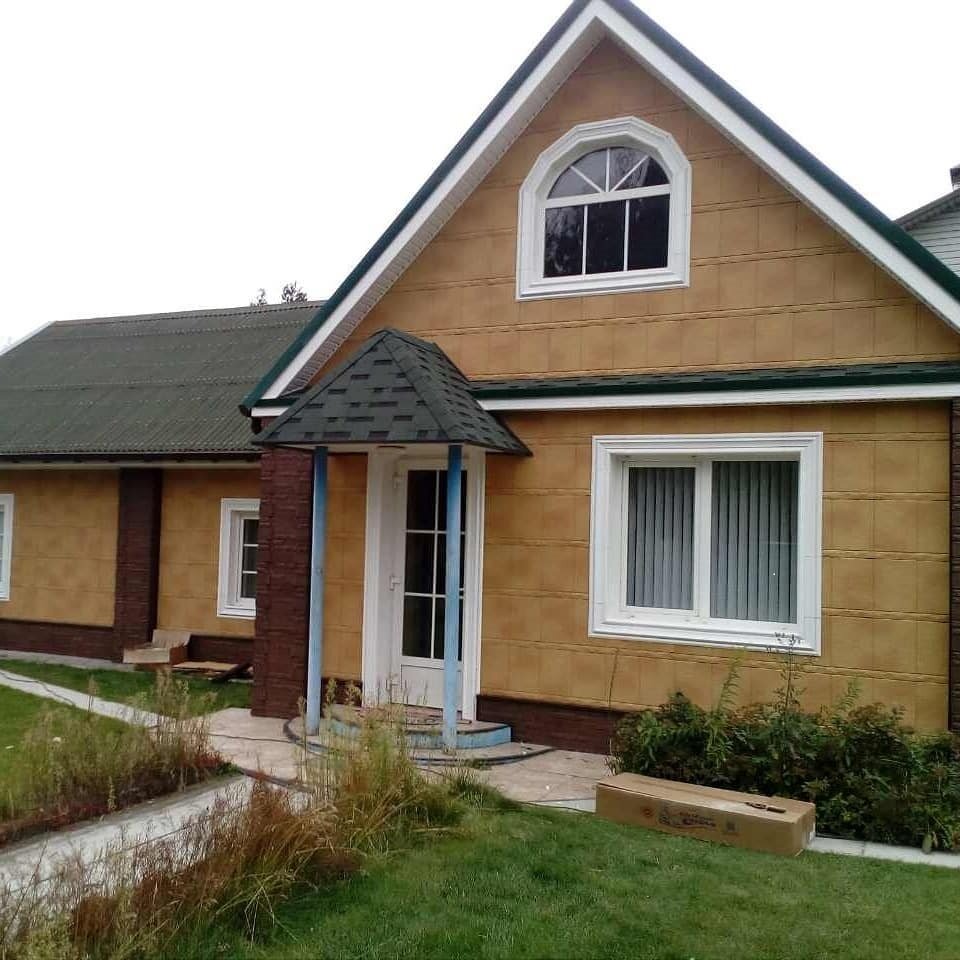 Даже очень красивые старые деревянные дома рано или поздно нуждаются в новом образе. Теперь он другой. И проживет дольше 