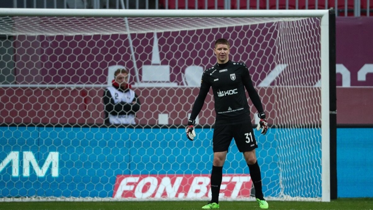     Голкипер казанского «Рубина» 36-летний Александр Беленов подпишет контракт с воронежским «Факелом». Об этом в своем Telegram-канале сообщил журналист Иван Карпов.