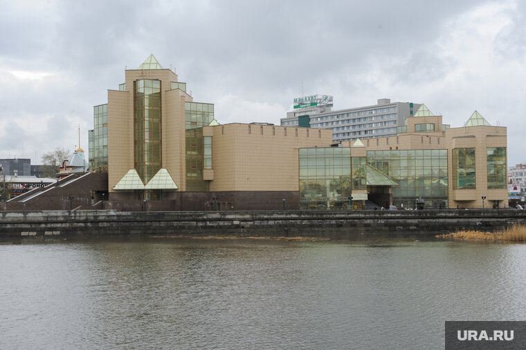    Президент отметил талант и самоотверженный труд сотрудников музея