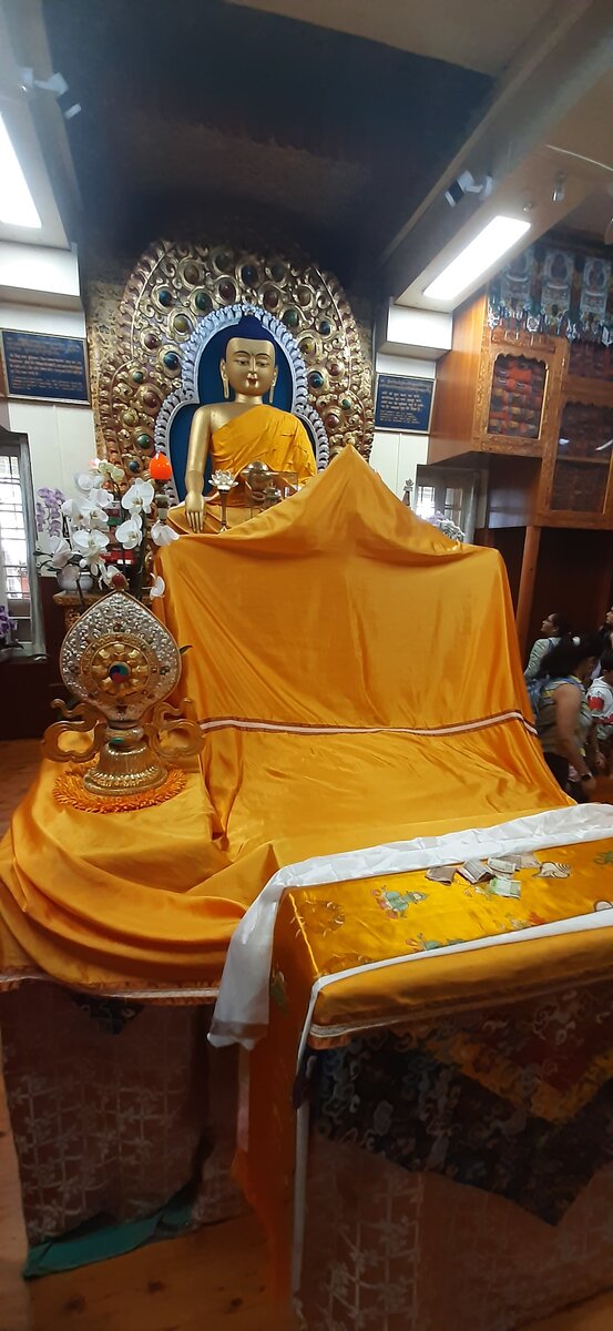 Кресло Далай Ламы в храме