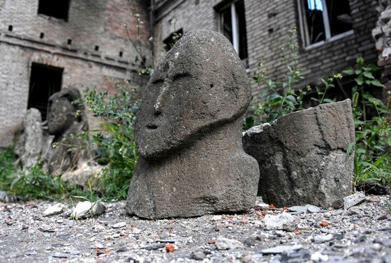    Экспонаты краеведческого музея, пострадавшего в ходе боевых действий в Мариуполе