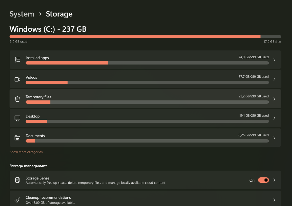 Функция находится ниже под категориями хранилища (Windows 11)