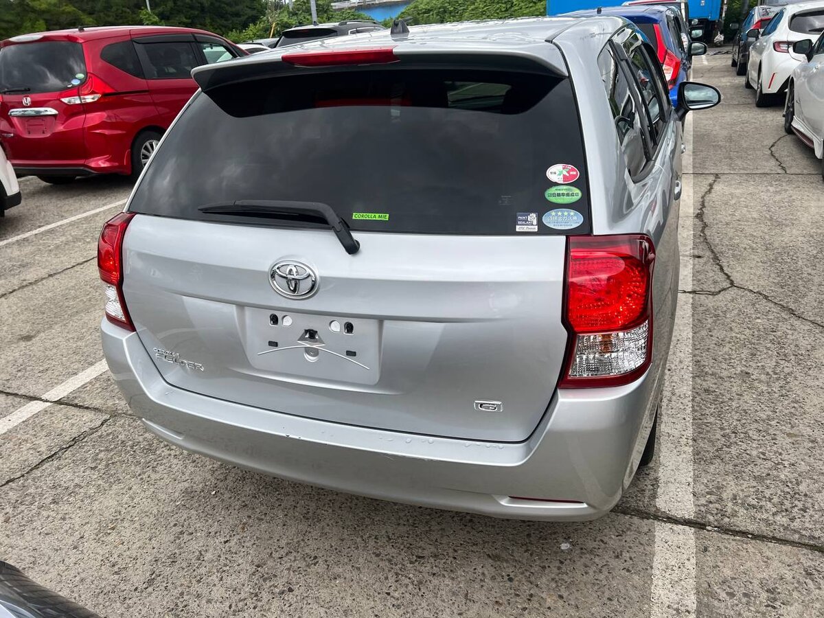 Toyota Corolla Fielder 2010 универсал